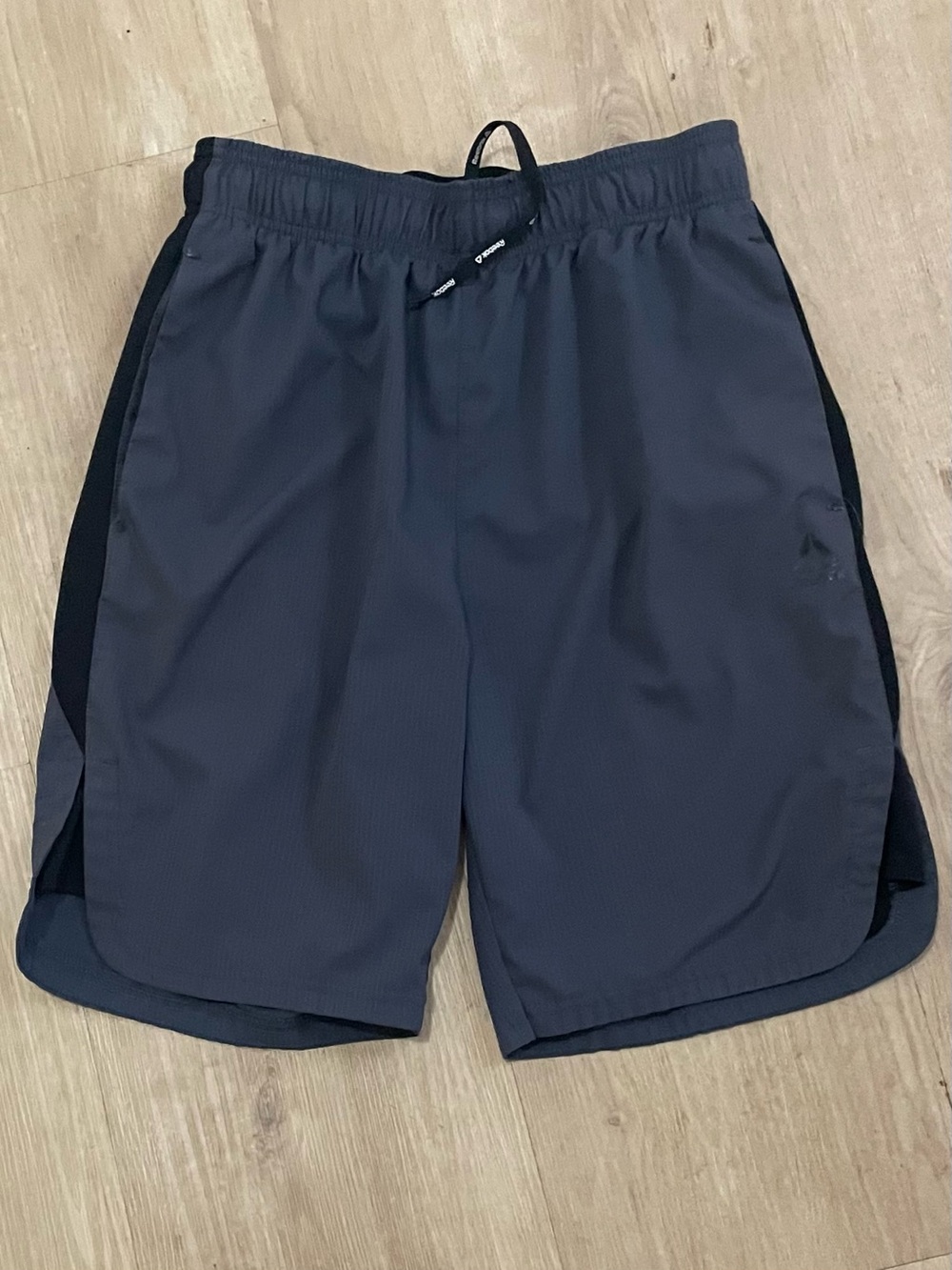 Reebok Men's Dark Gray Athletic Shorts with Black Side Panels